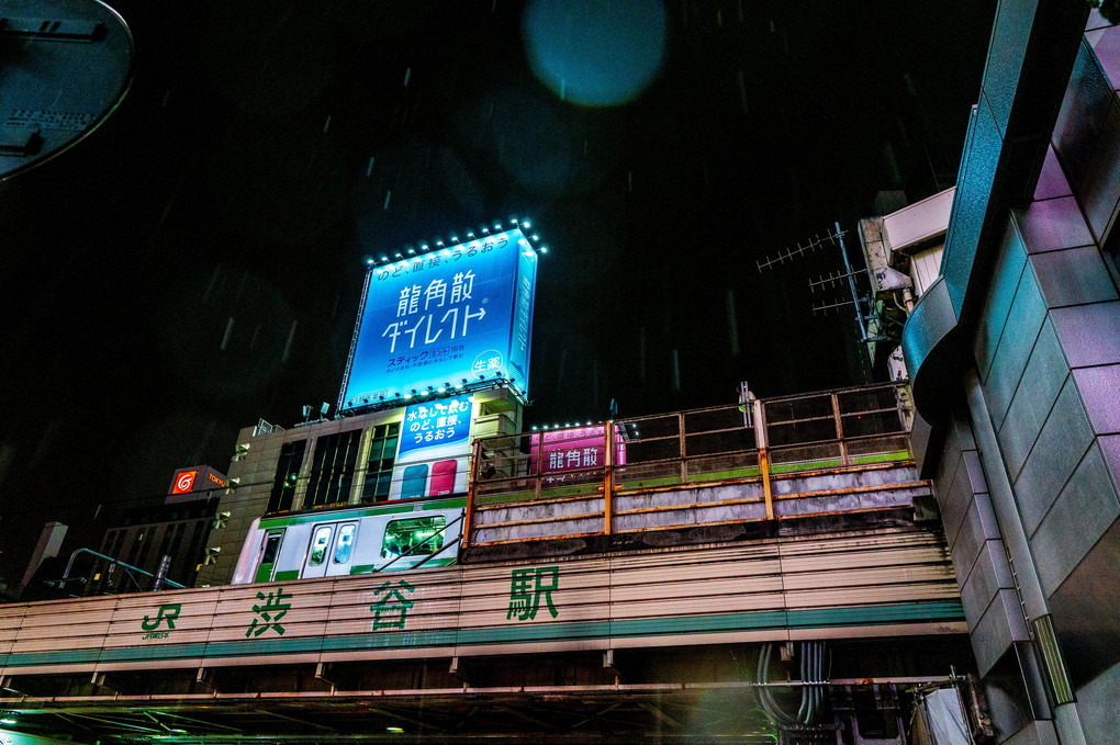 雨の渋谷駅
