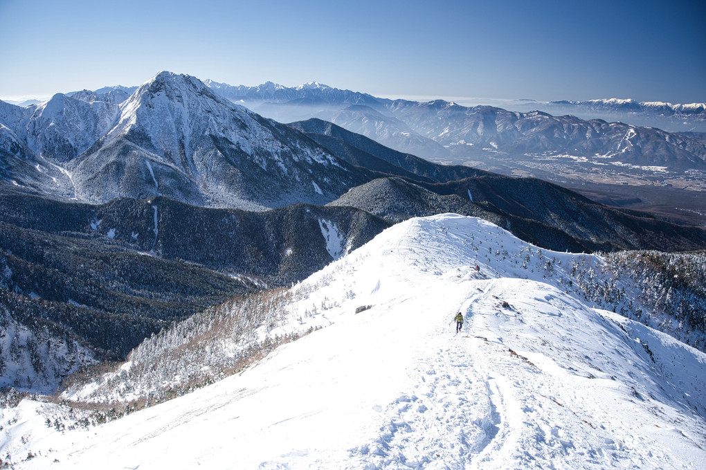 硫黄岳山頂からの下り