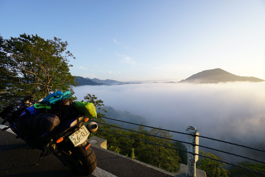 雲海とバイク