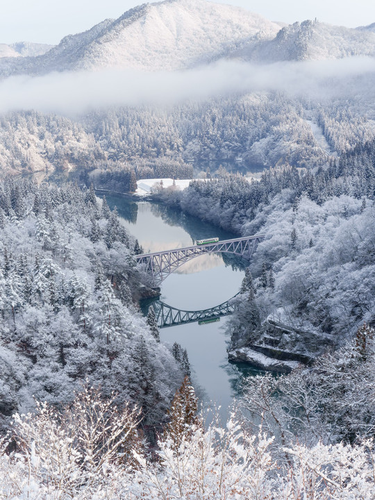 雪の第一只見川橋梁