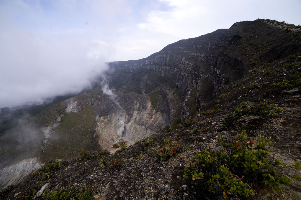 インドネシア　グデ火山噴火口