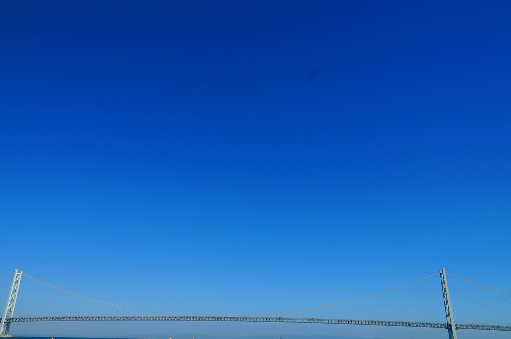 明石海峡大橋と淡路島の大自然
