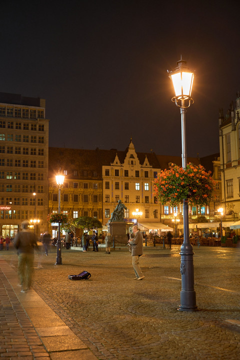 夜の中央広場