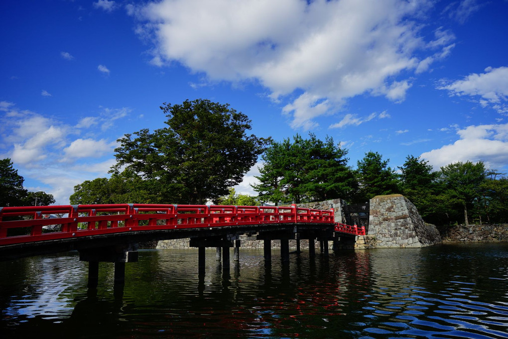 松本城の赤い橋