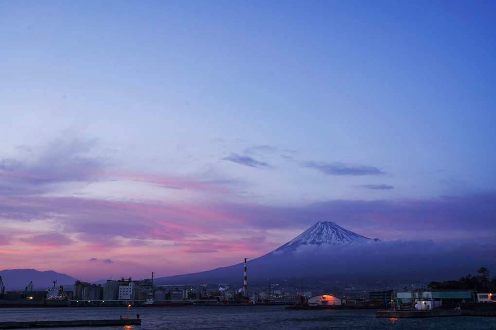富士と工場夜景