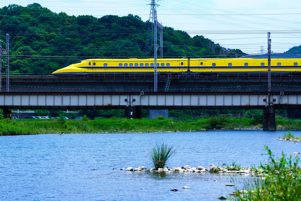 Dr. Yellow on Ichikawa Bridge