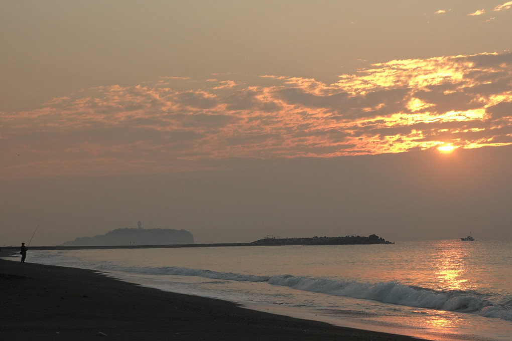 湘南海岸の朝焼け