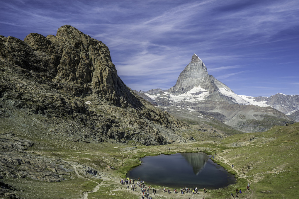 雄大なスイスの自然をハイキングで
