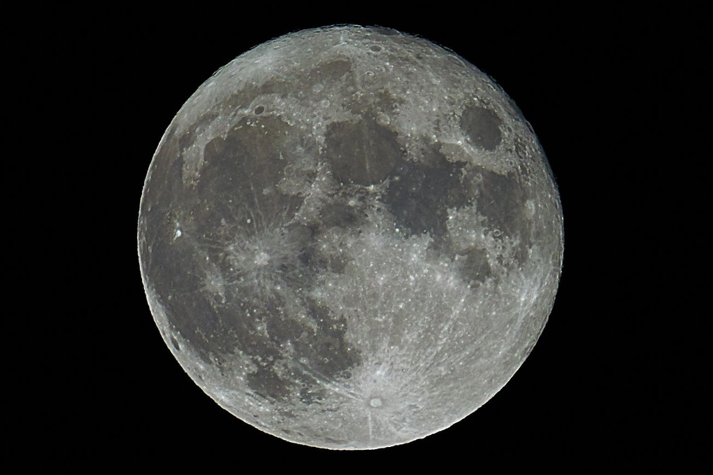 中秋の名月‥久しぶりに月を撮ってみました‥