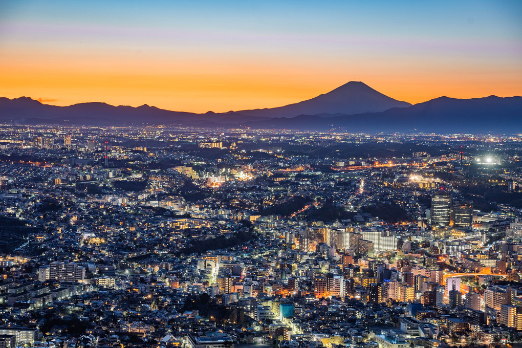 富士山と横浜の街並み
