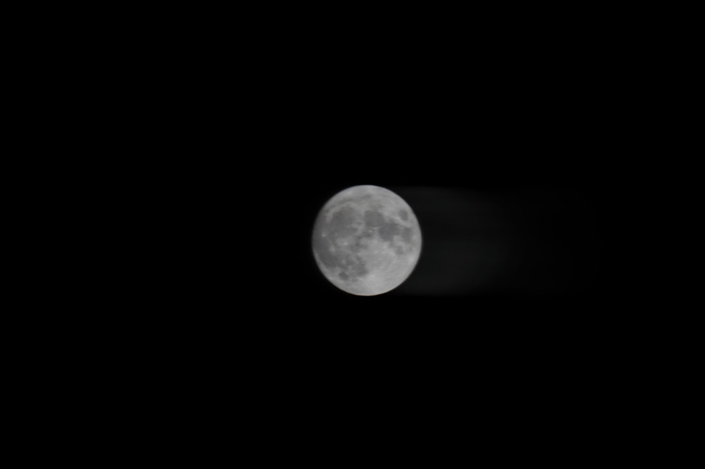 一眼カメラαで月の撮影体験会で月初撮影