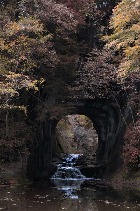 亀岩の洞窟 - 濃溝の滝