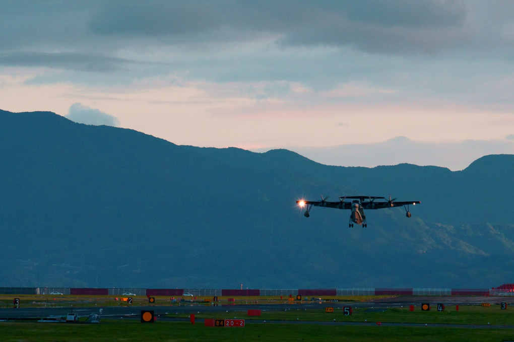 US-2、夕空へ