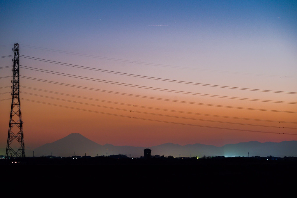 富士山と鉄塔 by渡良瀬遊水地
