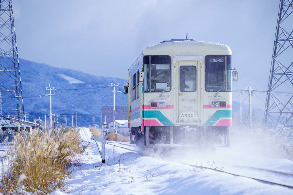 雪の中を走る甘木鉄道