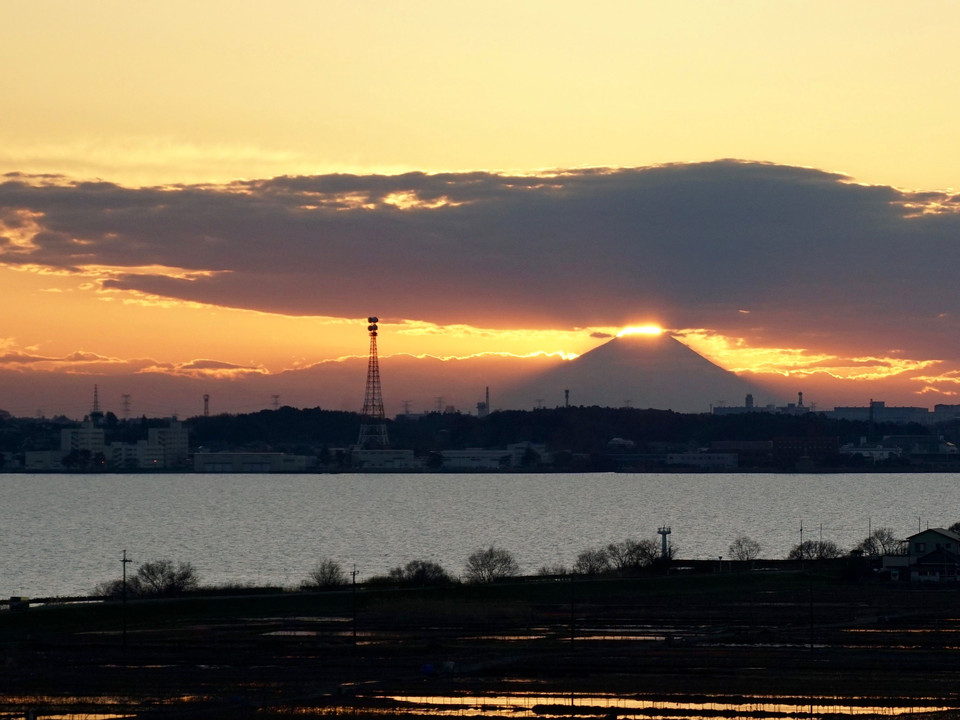 夕日と富士と鉄塔