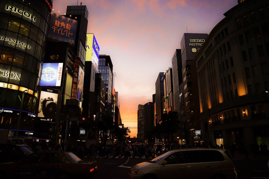 Sunset to burn the sky of Ginza