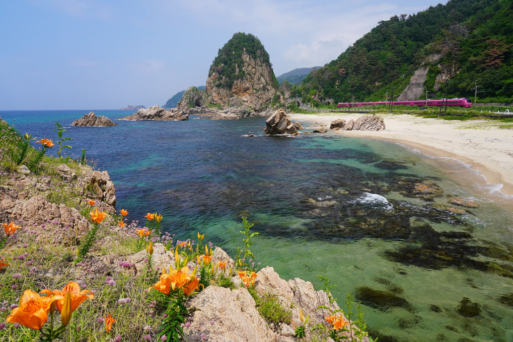 日本海沿岸を走る羽越本線「特急いなほ」