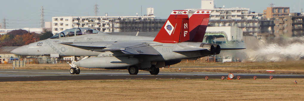 離陸前のF/A-18(厚木基地)