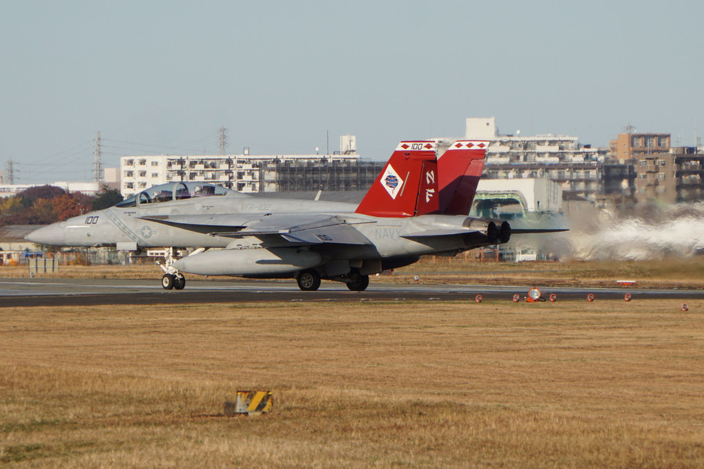 離陸前のF/A-18(厚木基地)