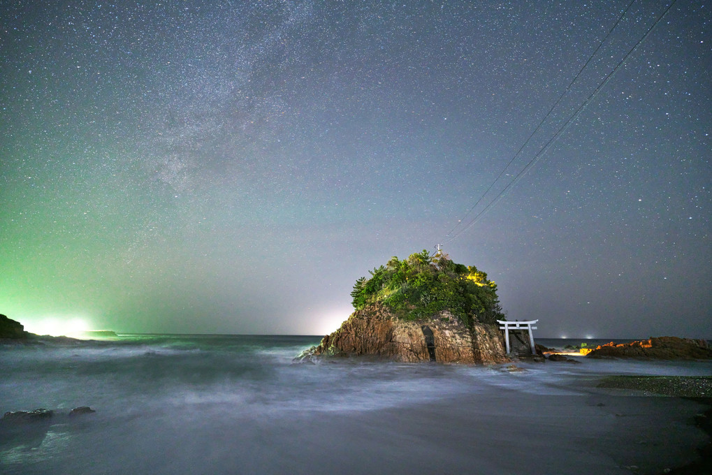 荒れる日本海の夜