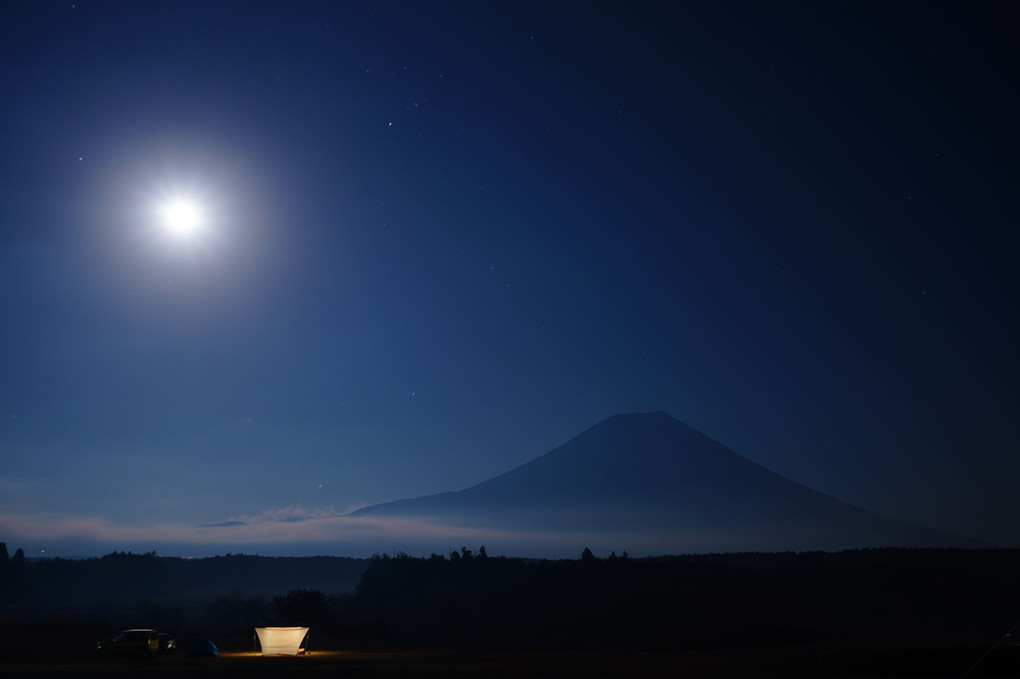 月明かりと富士山
