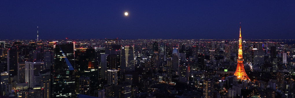 Tokyo 陽が沈みそして月が昇る