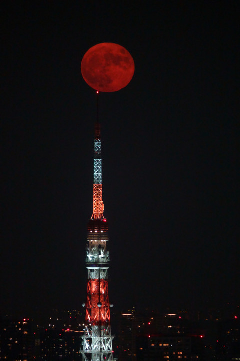 満月と東京タワー