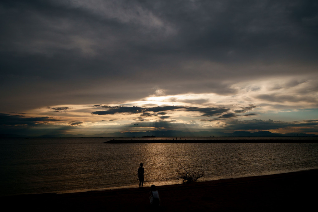 夕日の浜辺