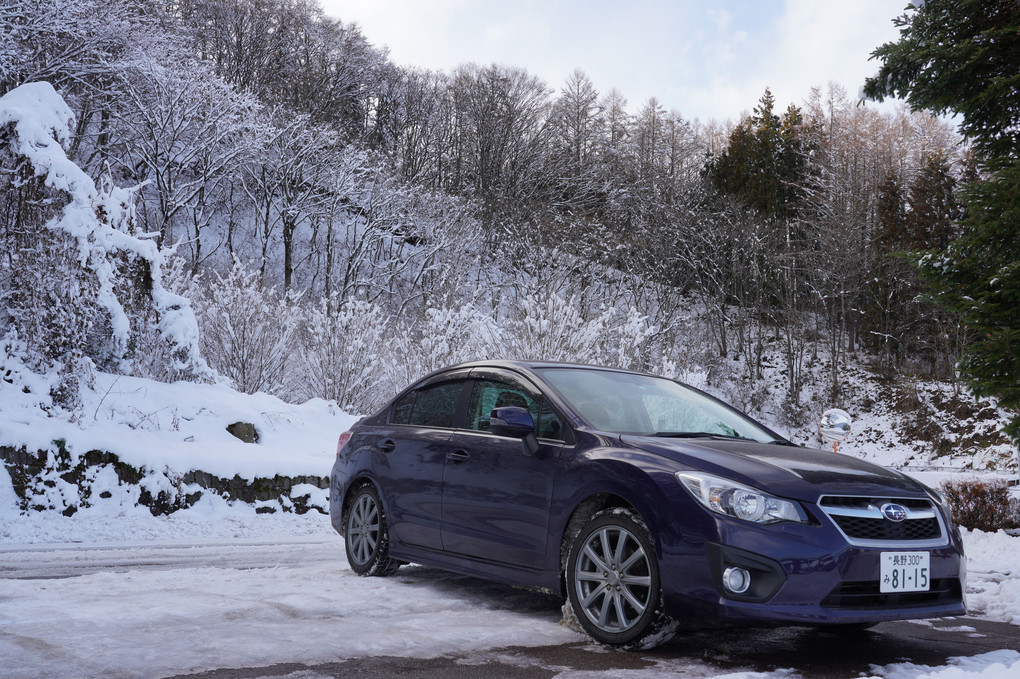 雪景色と車