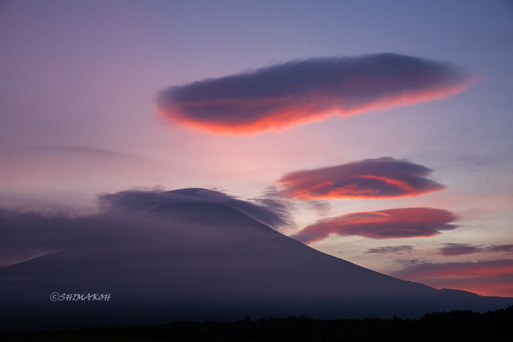 一焼けのつるし雲