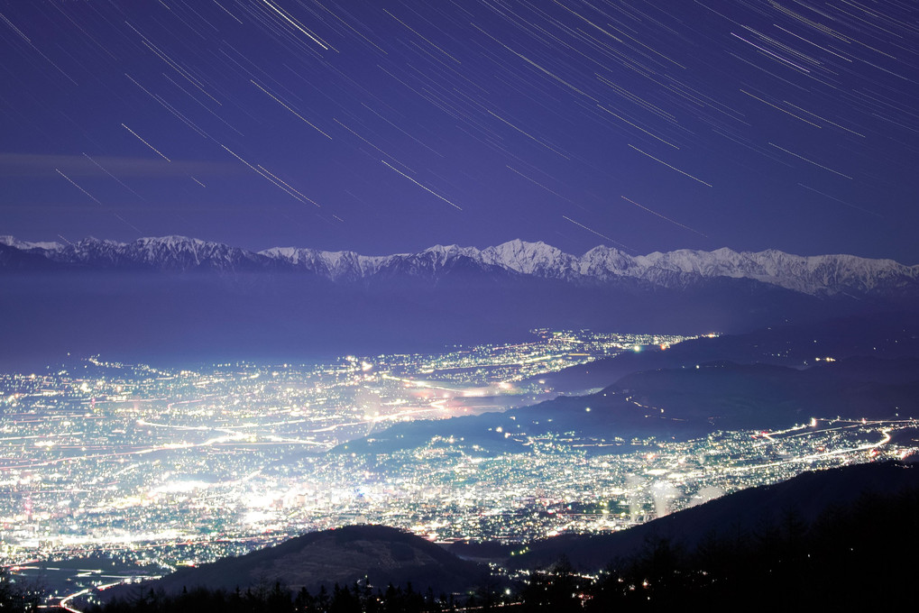 松本の夜景と北アルプスの山々