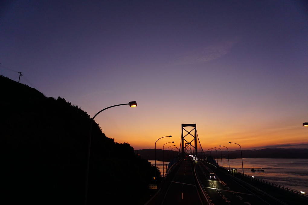 夜明けの大鳴門橋
