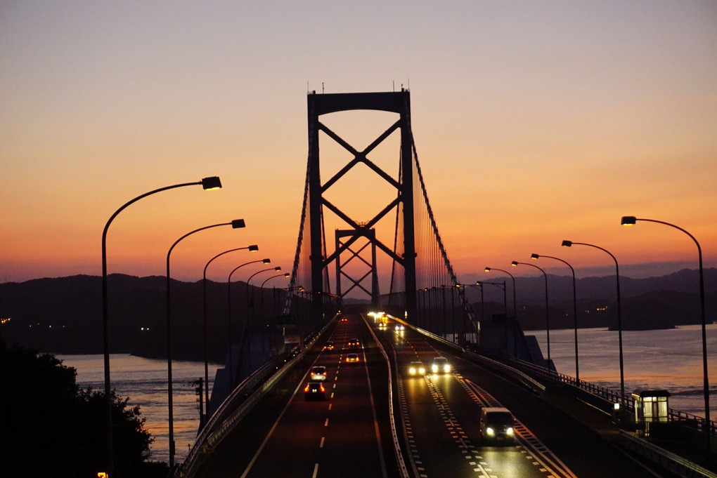 夜明けの大鳴門橋