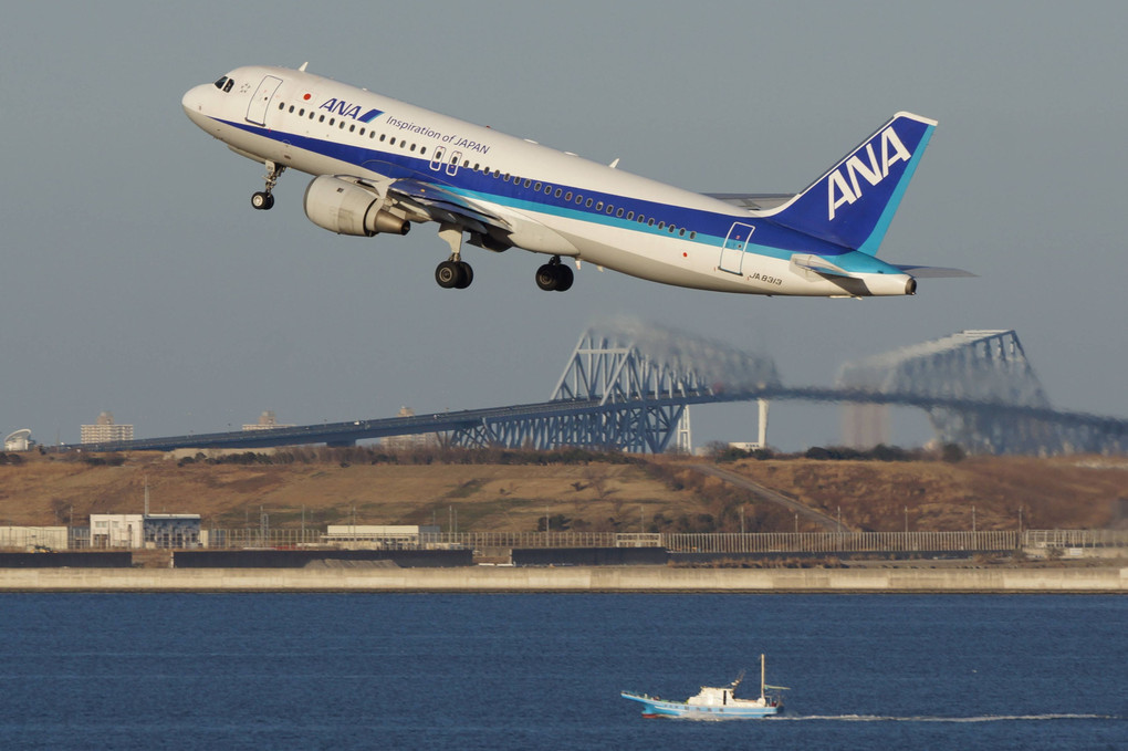 飛行機と船と橋