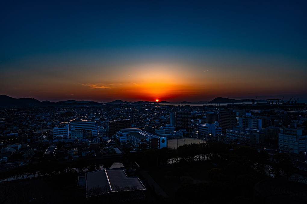 丸亀城からの日没