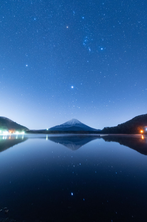 冬の大三角と富士山