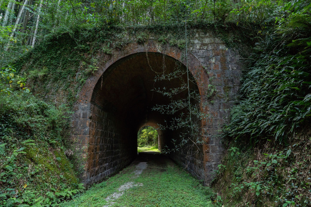 廃線のトンネル