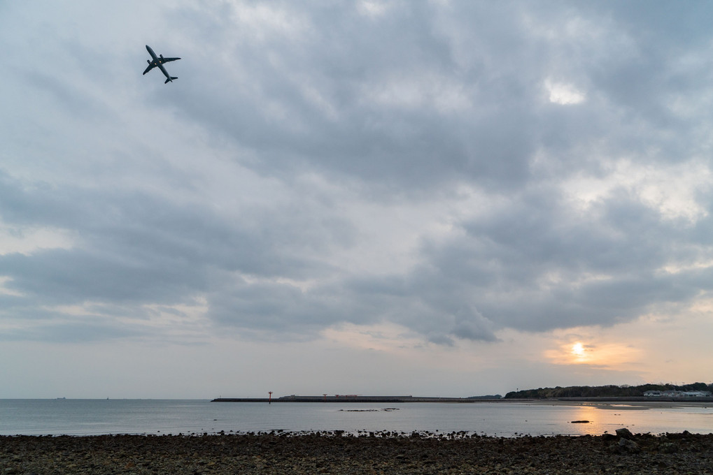 夕方曇り空の離陸