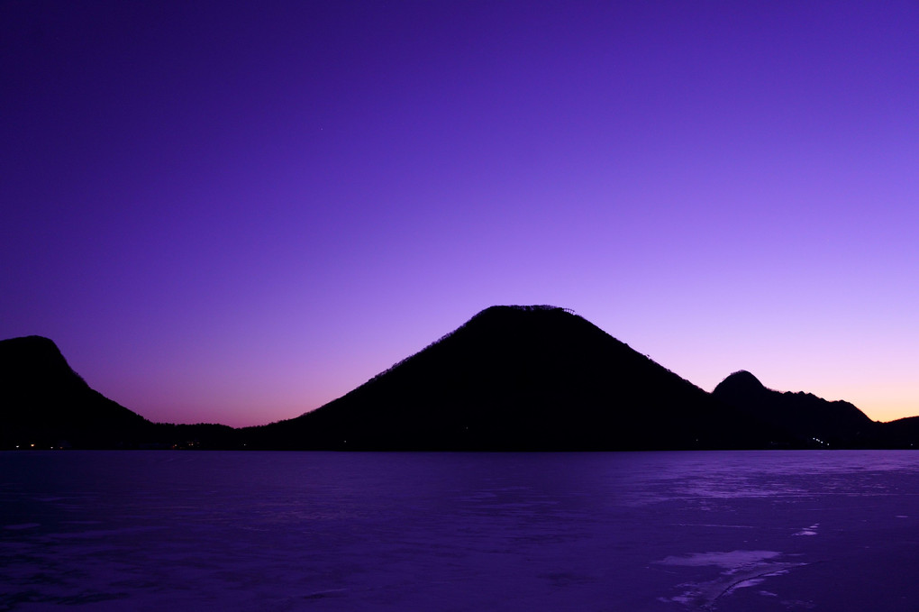 夜明け前の榛名湖
