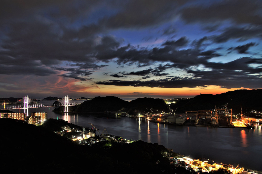 夕焼けと女神大橋