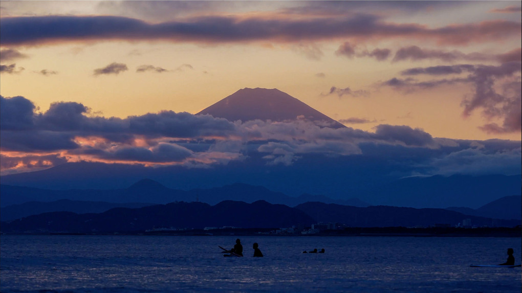 日暮れの時鎌倉から見る富士山