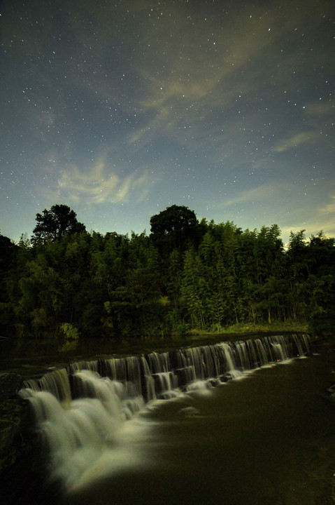 夜の滝