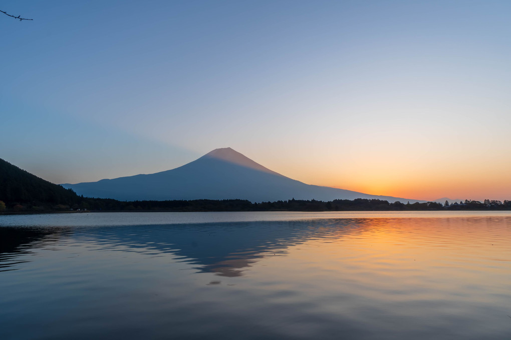 富士を照らす太陽