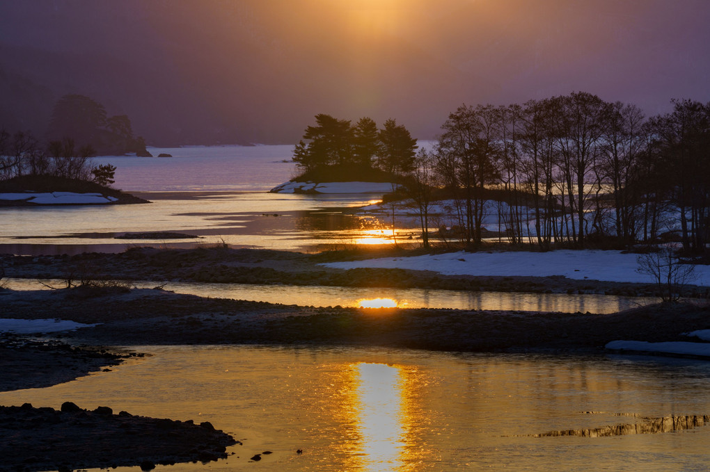 裏磐梯　秋元湖の朝景