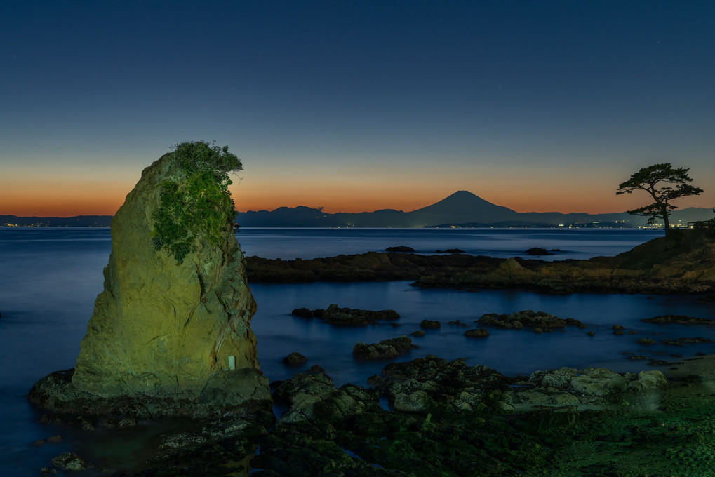 立石と富士