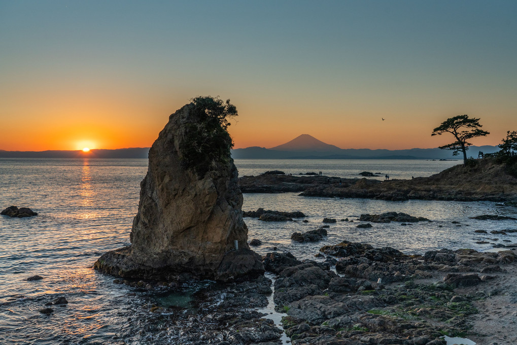 立石と富士
