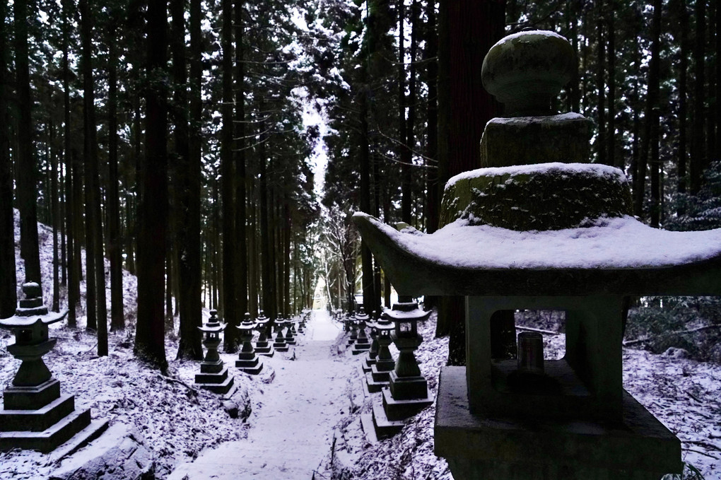 　雪降る熊野座神社