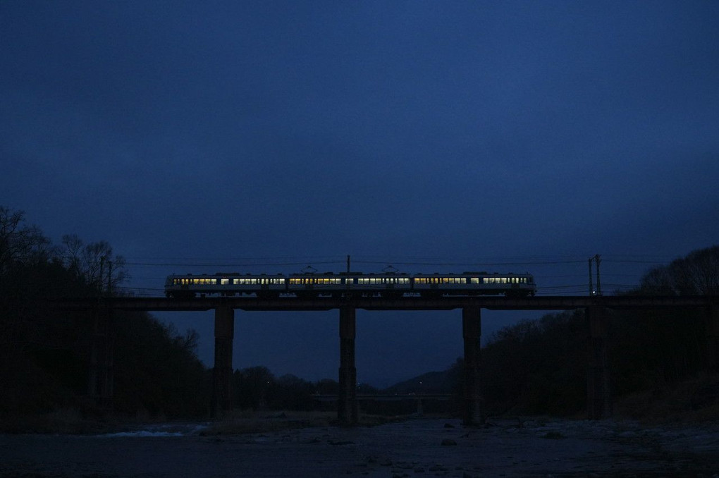 夕闇のローカル鉄道