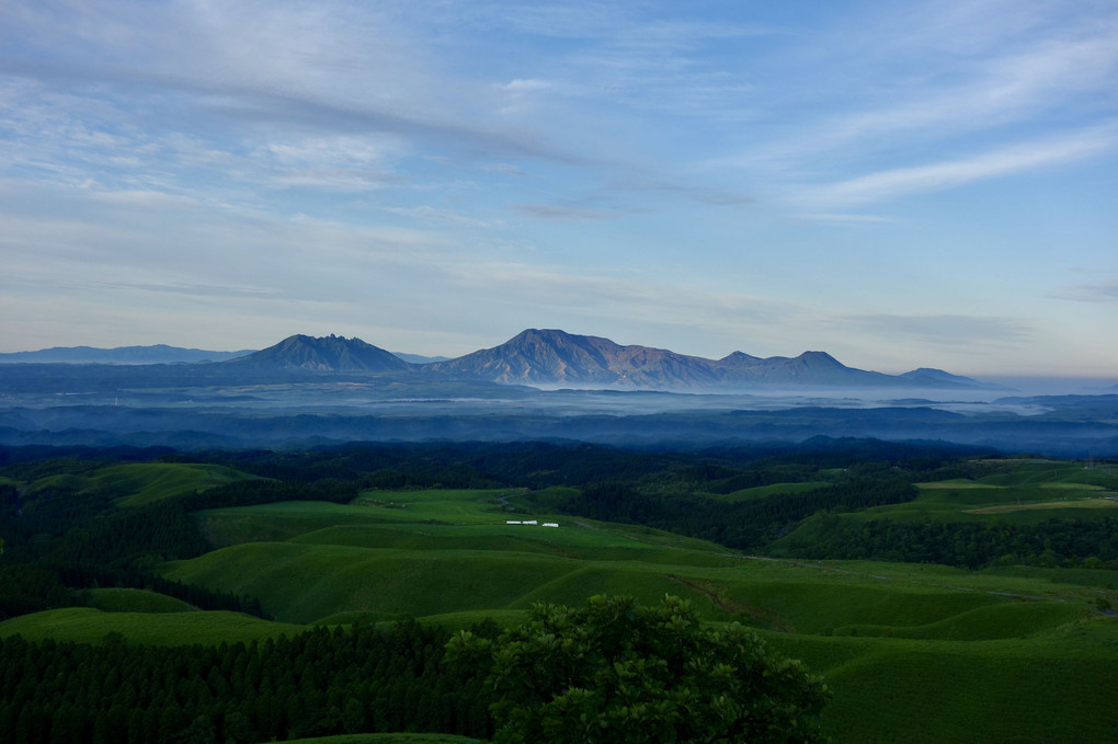 阿蘇五岳【登山の思い出＝久住連山　扇ヶ鼻からのショット】